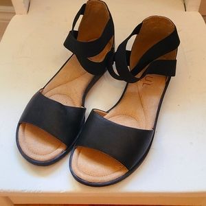 Naturalizer leather sandals